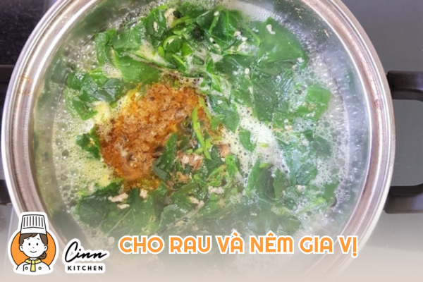 Cho rau và nêm gia vị theo khẩu vị mọi người trong gia đình